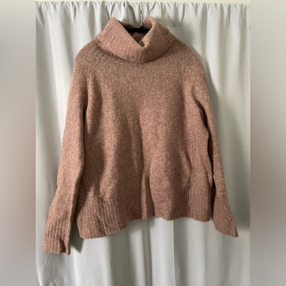 2/$20 Aritzia Community Turtleneck Sweater